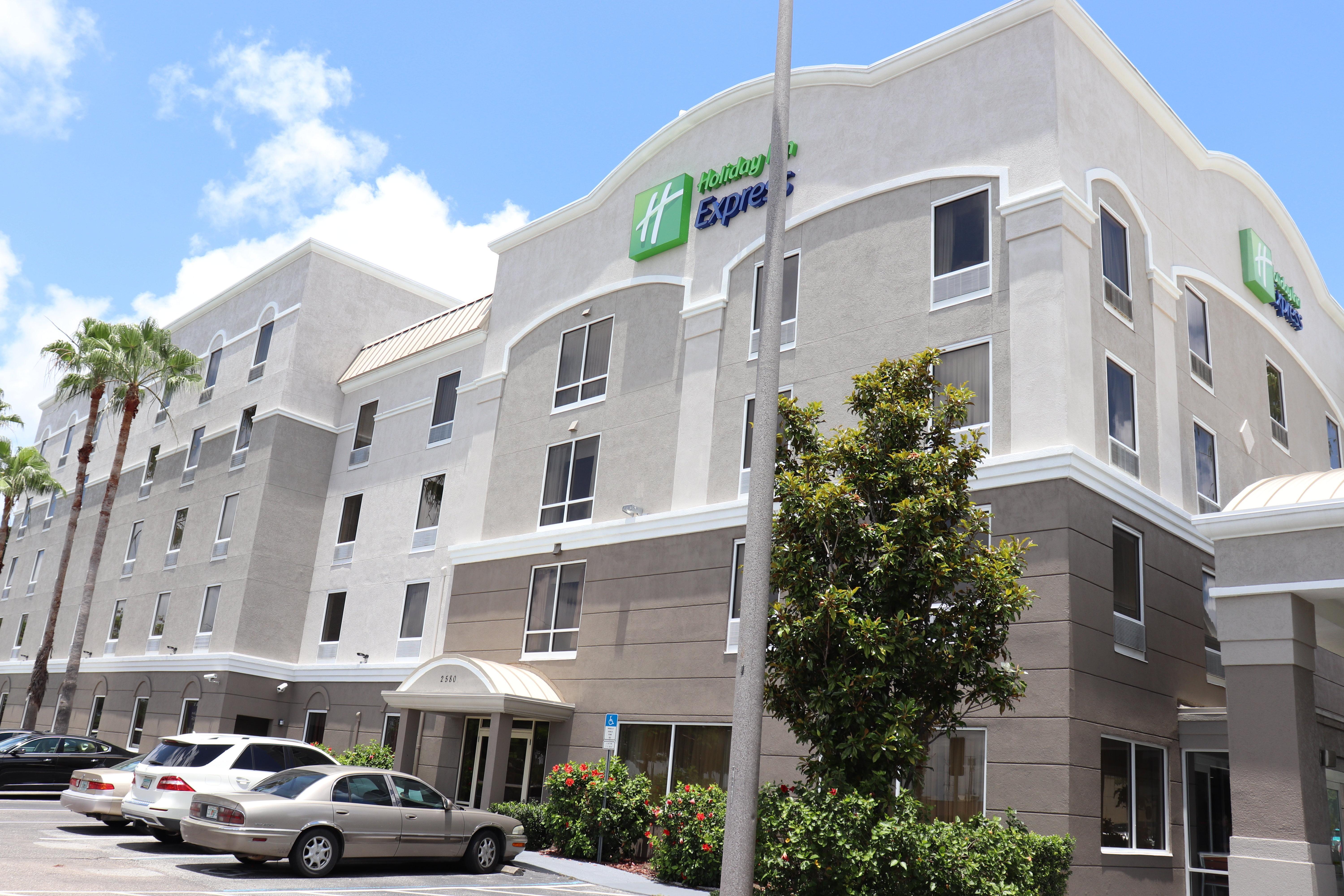 Holiday Inn Express Hotel & Suites Clearwater Us 19 North By Ihg Exterior foto