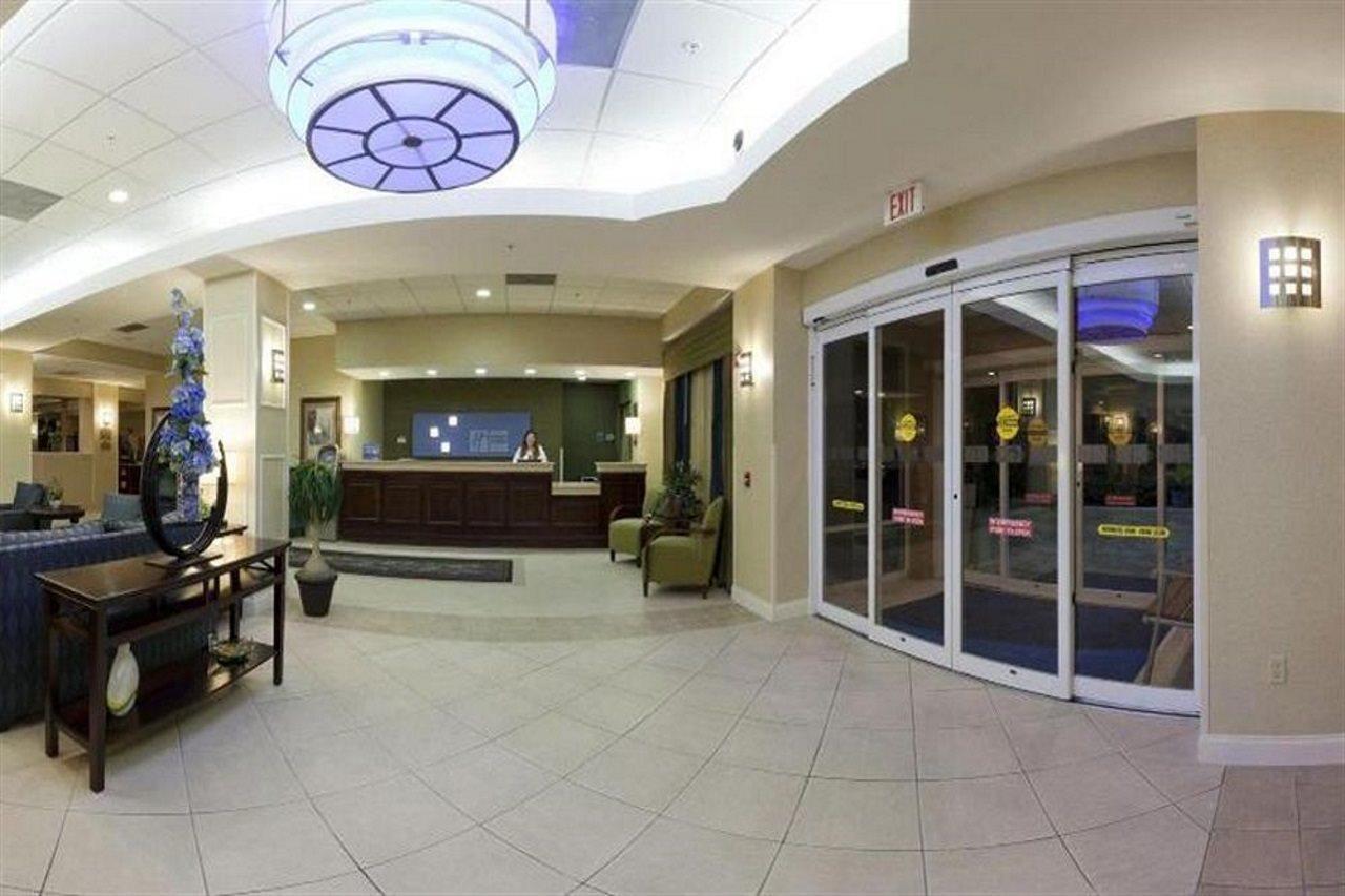 Holiday Inn Express Hotel & Suites Clearwater Us 19 North By Ihg Exterior foto
